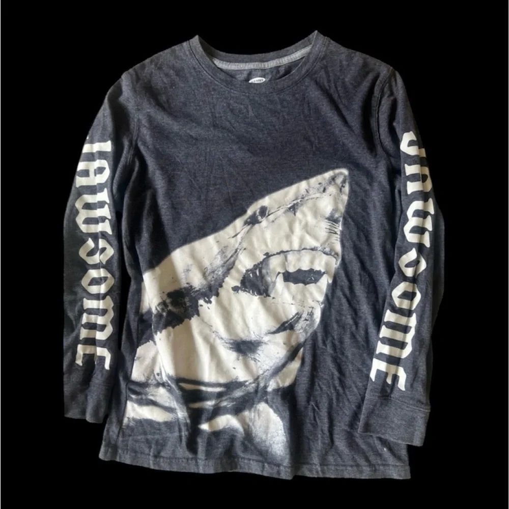 Old Navy boys Jaws long sleeve tea crewneck very good condition XL 14-16